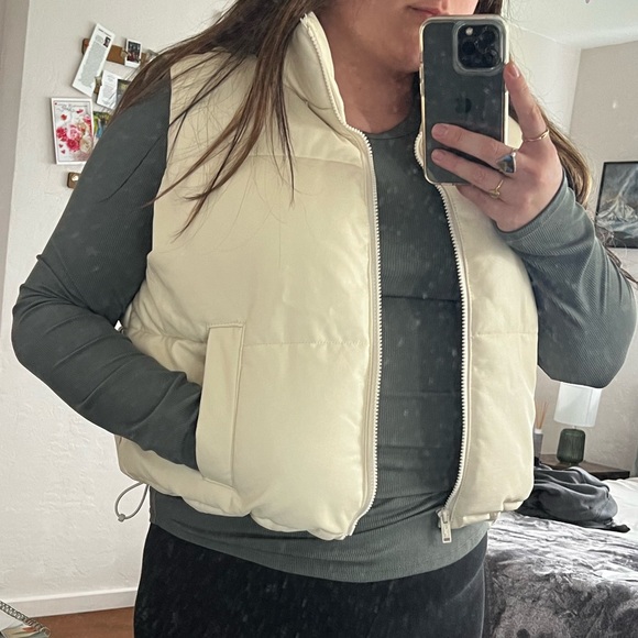Hollister Puffer Vest - Picture 4 of 4
